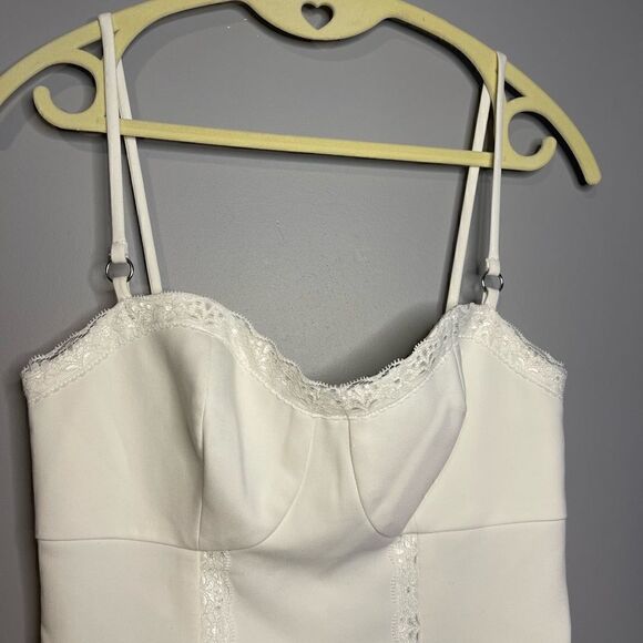 Likely Lace-trim Sheath Dress In White || SZ 4 - Picture 7 of 16